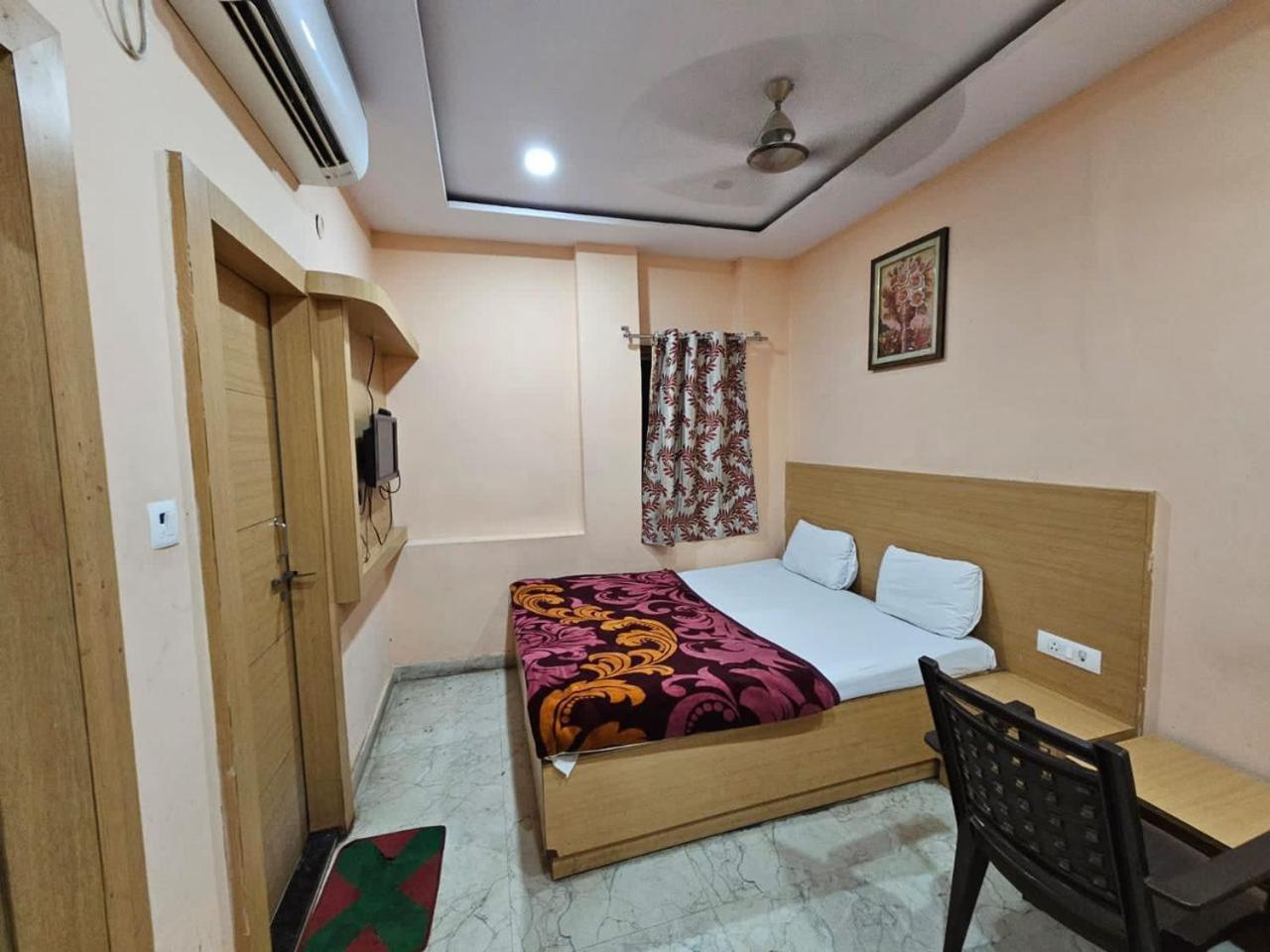 Hotel Aditya Inn Benares Buitenkant foto